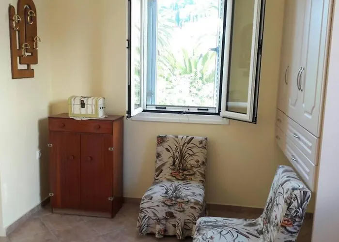 Chrisevgeni With Elevator * Argostoli (Kefalonia)