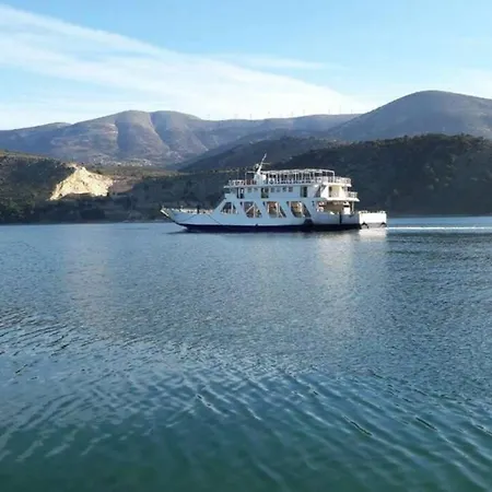 Chrisevgeni With Elevator Tatil Evi Argostolion