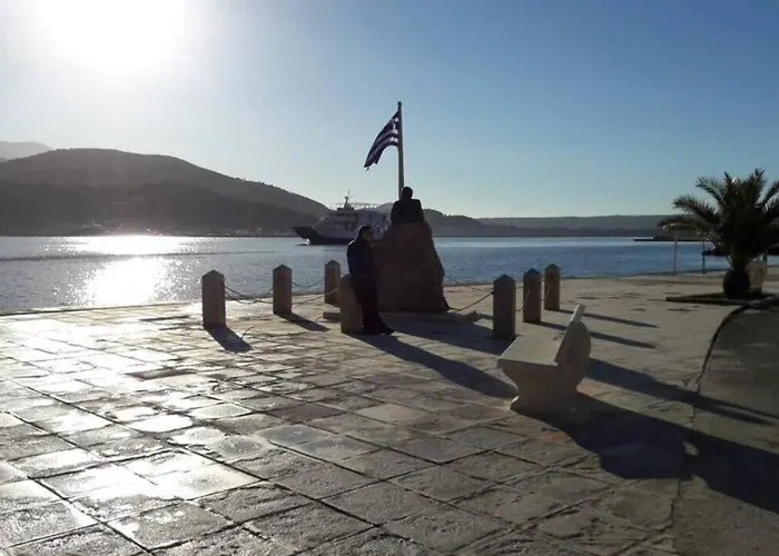 Chrisevgeni With Elevator 度假居 阿尔戈斯托利翁